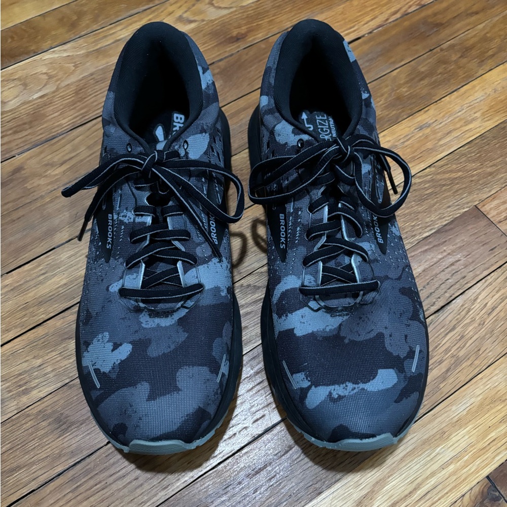 Brooks men’s Black Athletic Shoes